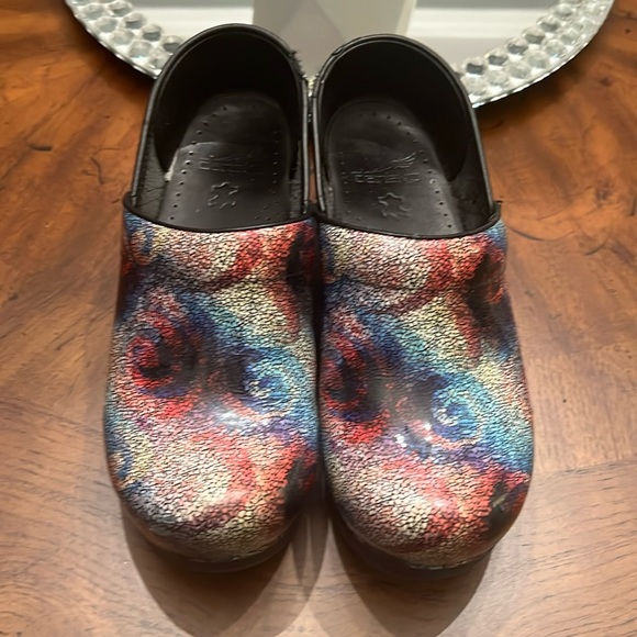 Dansko clog closed back 37 7 multicolored patent - Picture 1 of 9